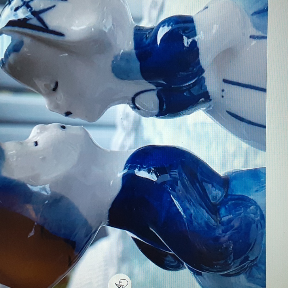 Vintage Delft Blue/white Kissing Couple figurine